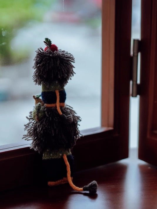 Crochet Lion Kit for Beginners - Pocket-Sized Lion Hanging on a Bag as Decoration